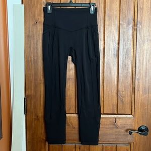 Women’s Lululemon ‘all the right places’ crop size 4